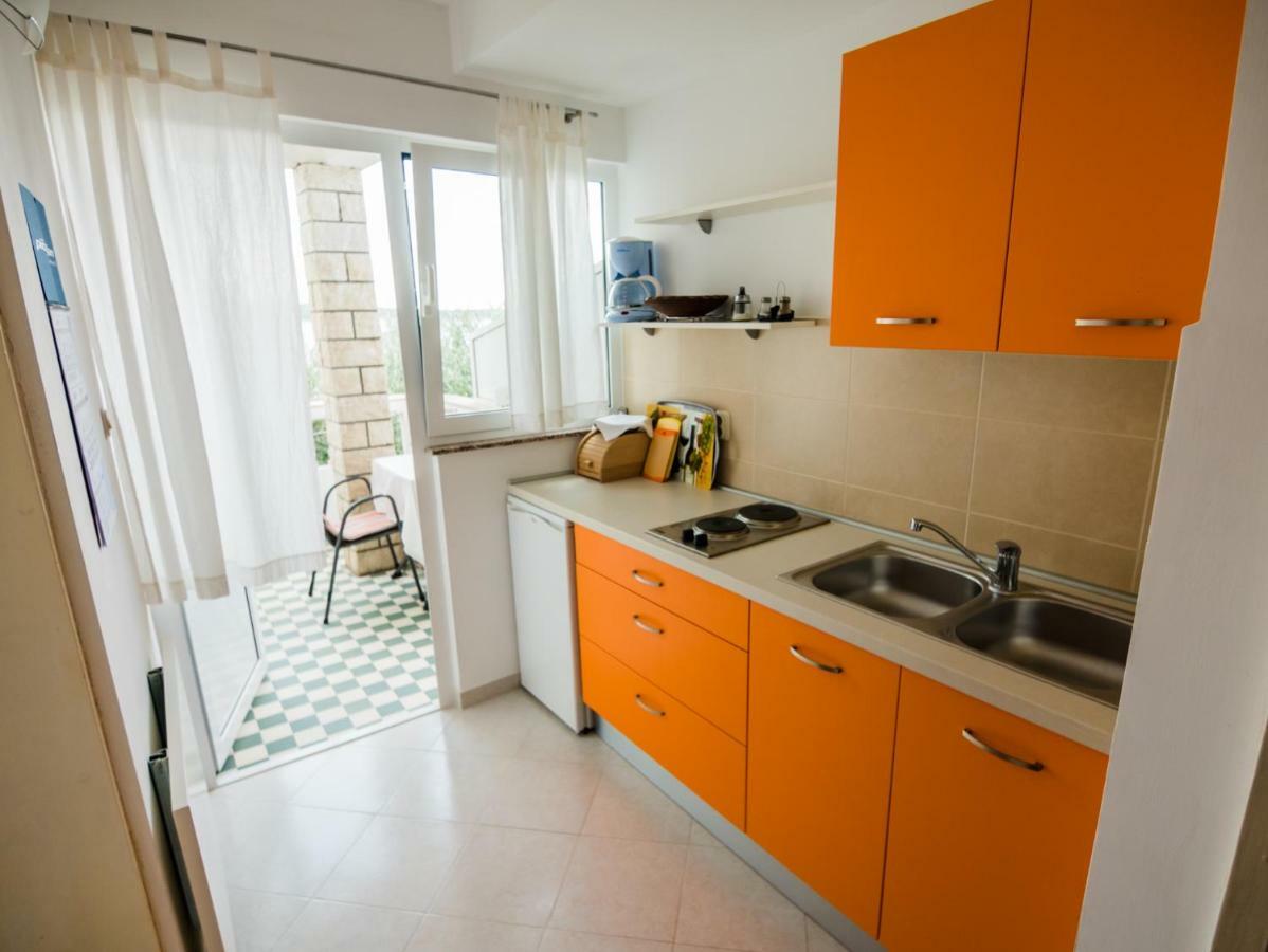 Apartments Picolo Paradiso Miljenko Debelic Barbat na Rabu Eksteriør billede