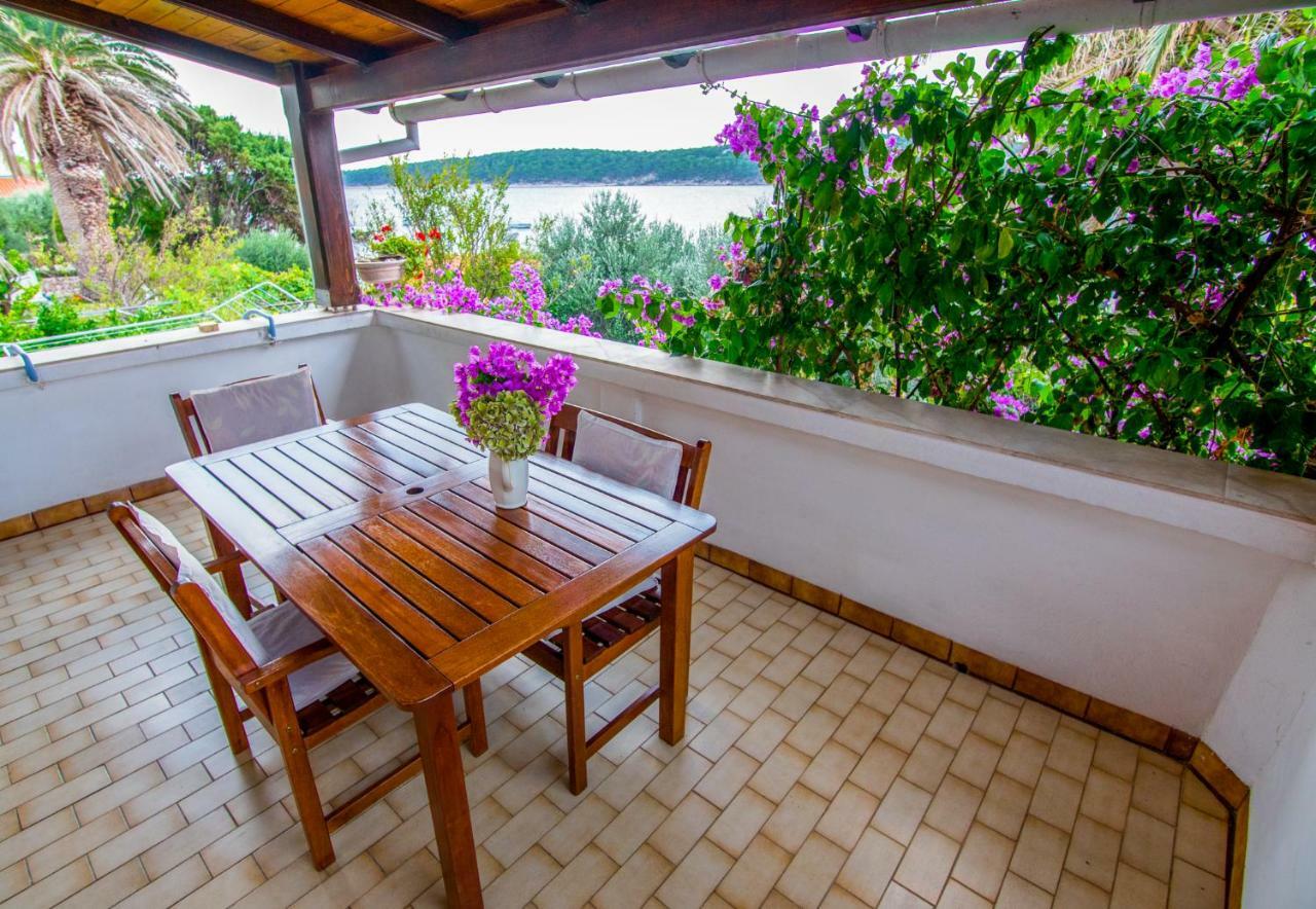 Apartments Picolo Paradiso Miljenko Debelic Barbat na Rabu Eksteriør billede